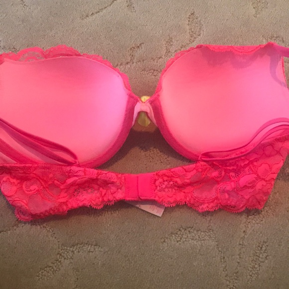 Victoria’s secret very sexy push-up 34C - Picture 2 of 4